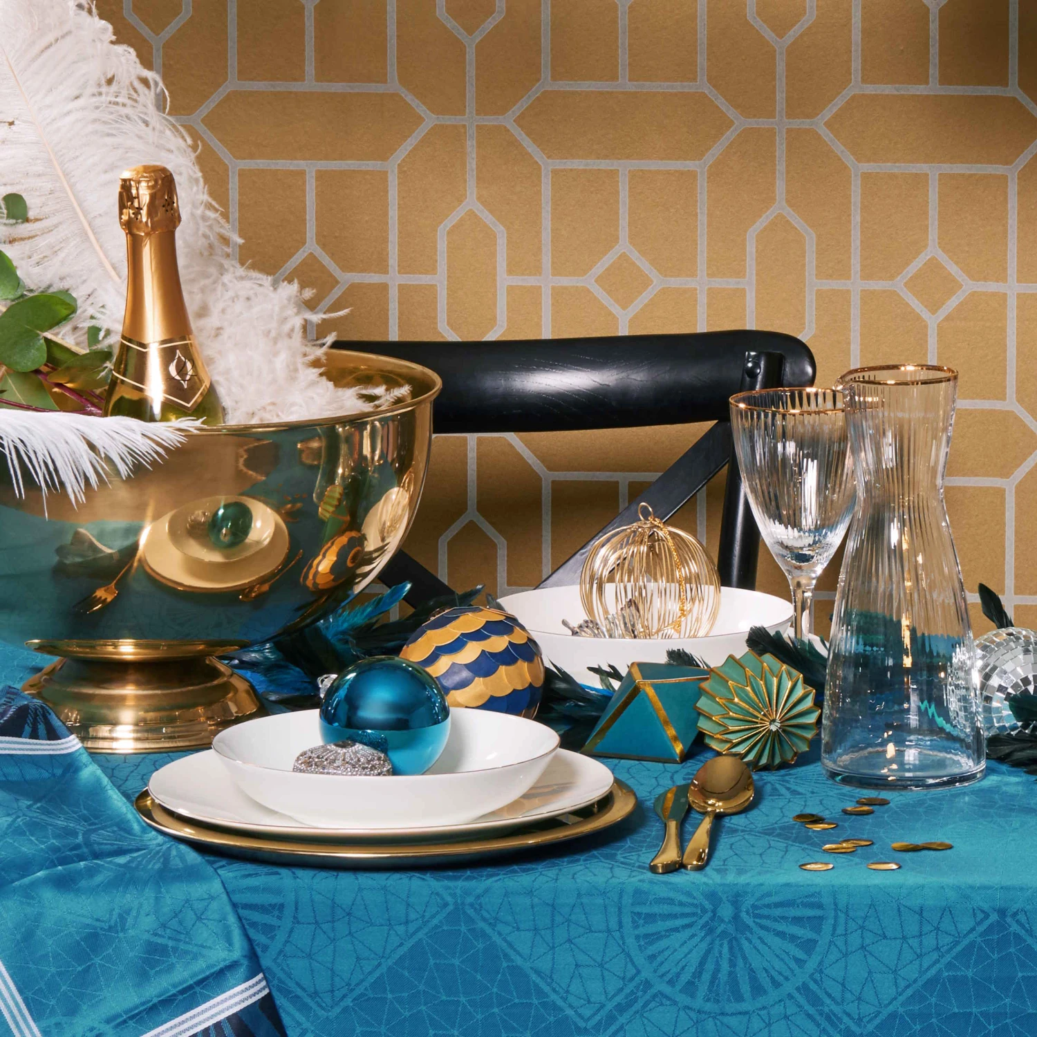 GOLDEN TWENTIES Karaffe Mit Goldrand Und Rillen 1l 5 GOLDEN TWENTIES Karaffe Mit Goldrand Und Rillen 1l – Bild 5