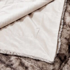 WILD THING Felldecke L 150 X B 200cm -Bestes Möbelhaus Geschäft 10228372 4 7846fd4a f6e0 46c8 898d 003f05fd0d7f